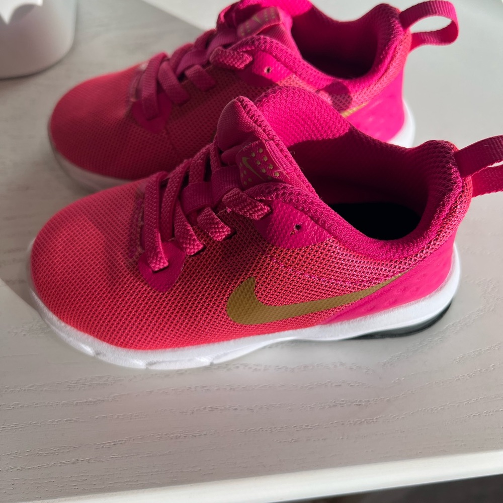 Nike toddlers girl’s shoes